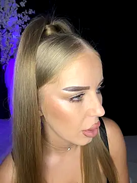 AubrieleRouj1 online show from September 2025 03:29:01 PM