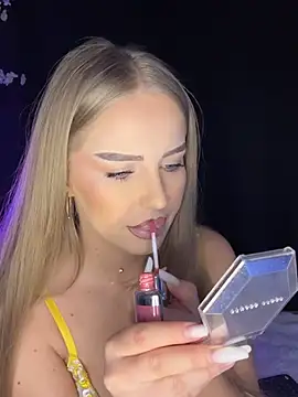 Snapshot of AubrieleRouj1 chatting on February 2026 05:11:02 PM AubrieleRouj1 online show from February 2026 05:11:02 PM