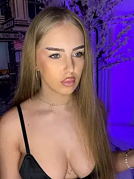 Snapshot of AubrieleRouj1 chatting on January 2026 05:28:02 PM AubrieleRouj1 online show from January 2026 05:28:02 PM