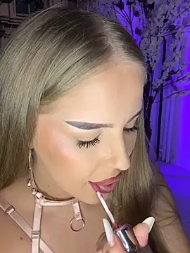 Snapshot of AubrieleRouj1 chatting on January 2026 06:04:01 PM AubrieleRouj1 online show from January 2026 06:04:01 PM