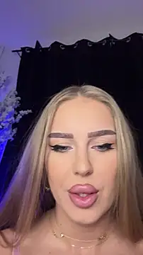 Snapshot of AubrieleRouj1 chatting on February 2026 05:21:02 PM AubrieleRouj1 online show from February 2026 05:21:02 PM