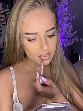 AubrieleRouj1 online show from April 2026 05:27:01 PM