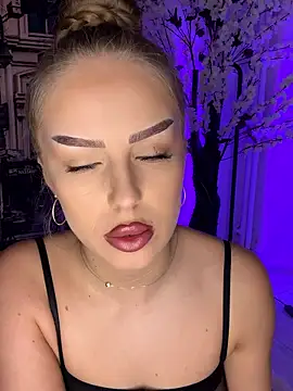 Snapshot of AubrieleRouj1 chatting on January 2026 05:17:02 PM AubrieleRouj1 online show from January 2026 05:17:02 PM