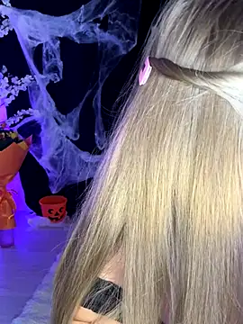 AubrieleRouj1 online show from October 2025 04:28:02 PM