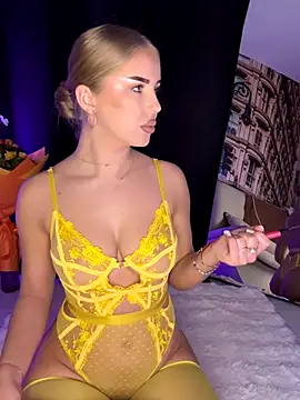 AubrieleRouj1 online show from November 2025 06:23:02 PM