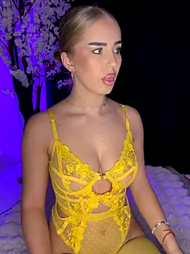 Snapshot of AubrieleRouj1 chatting on December 2025 05:36:01 PM AubrieleRouj1 online show from December 2025 05:36:01 PM