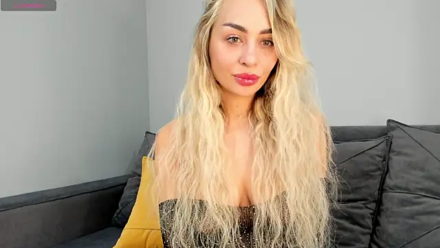 Snapshot of SaraShine_ chatting on November 2025 09:03:02 PM SaraShine online show from November 2025 09:03:02 PM