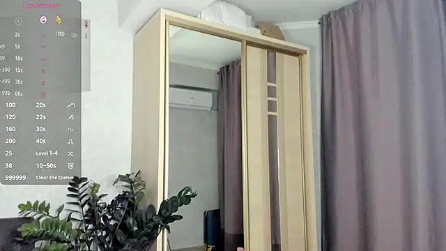 Snapshot of SaraShine_ chatting on September 2025 08:04:02 PM SaraShine online show from September 2025 08:04:02 PM