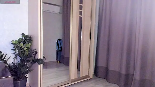 Snapshot of SaraShine_ chatting on October 2025 07:46:01 PM SaraShine online show from October 2025 07:46:01 PM