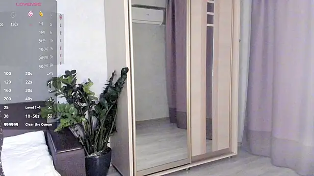 Snapshot of SaraShine_ chatting on October 2025 08:07:01 PM SaraShine online show from October 2025 08:07:01 PM