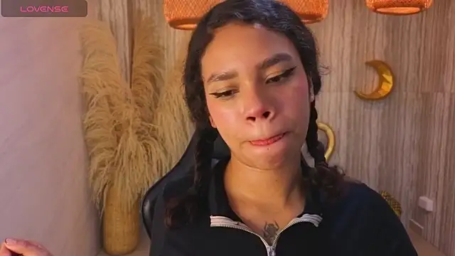 Canela s1 online show from November 2025 08:25:02 PM