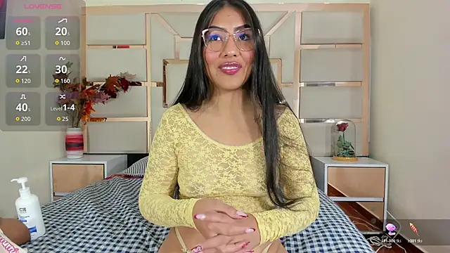 Snapshot of luna_maisonn chatting on June 2026 01:17:02 PM luna maisonn online show from June 2026 01:17:02 PM