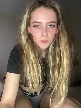 Angelloverxo online show from October 2025 09:59:01 PM