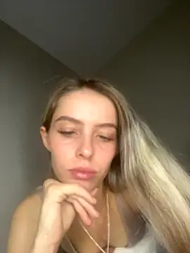 Angelloverxo online show from October 2025 09:38:02 PM