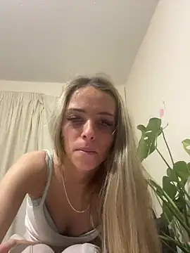 Angelloverxo online show from November 2025 05:45:02 PM