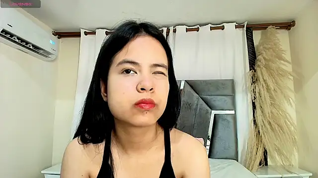 MiniLove 01 online show from May 2026 12:03:02 PM