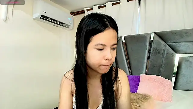 MiniLove 01 online show from May 2026 12:37:02 PM