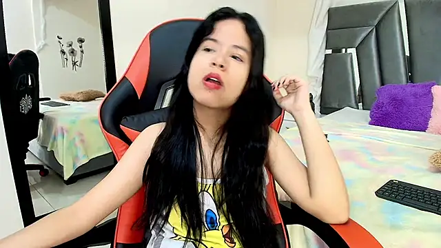 MiniLove 01 online show from April 2026 12:19:02 PM