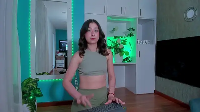 MilenaCrown online show from January 2026 09:32:01 PM