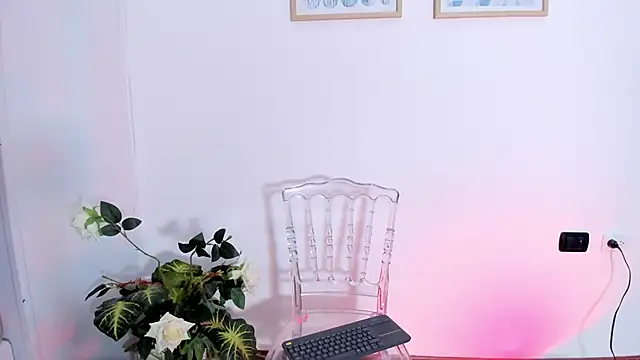 MilenaCrown online show from December 2025 08:50:01 PM