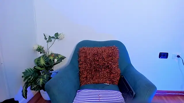 MilenaCrown online show from November 2025 08:31:02 PM