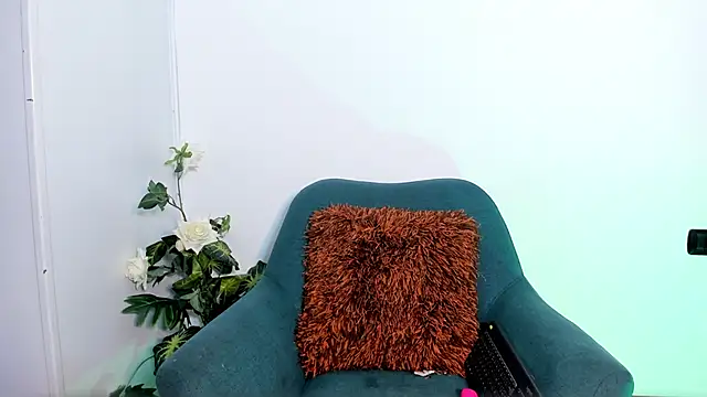 MilenaCrown online show from November 2025 08:36:02 PM