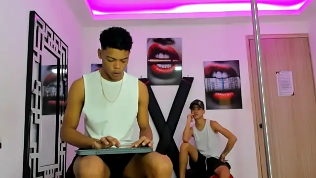 PRETTY FEM online show from November 2025 01:27:02 PM