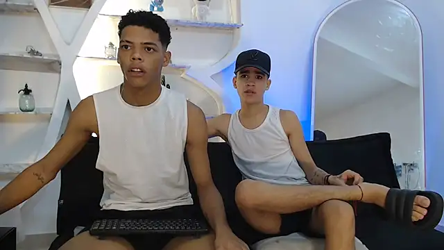 PRETTY FEM online show from November 2025 01:38:02 PM