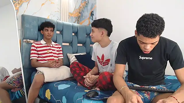 PRETTY FEM online show from March 2026 01:37:02 AM