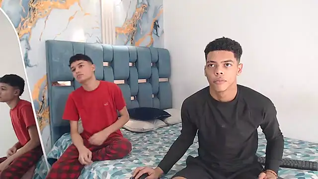 PRETTY FEM online show from April 2026 01:34:01 AM