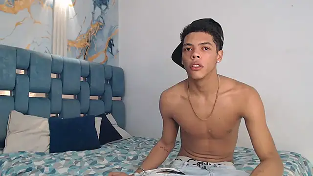 PRETTY FEM online show from March 2026 02:00:02 AM