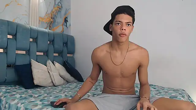 PRETTY FEM online show from February 2026 01:38:01 AM