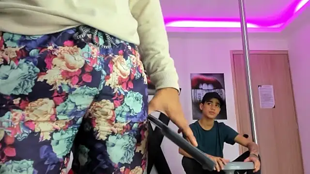 PRETTY FEM online show from October 2025 01:32:01 PM