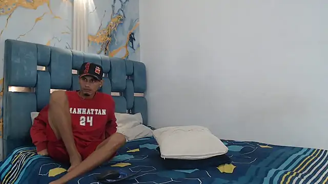 PRETTY FEM online show from February 2026 01:39:01 AM