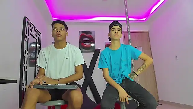 PRETTY FEM online show from October 2025 01:23:01 PM