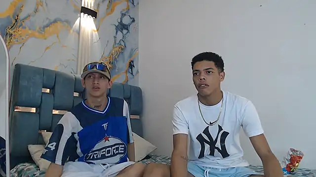 PRETTY FEM online show from January 2026 01:22:01 AM