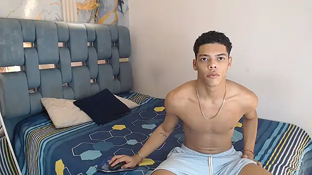 PRETTY FEM online show from April 2026 01:19:01 AM