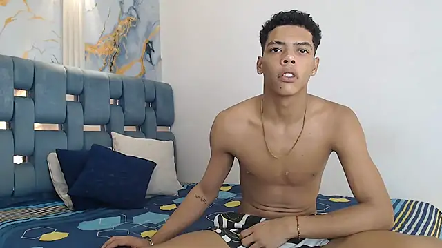 PRETTY FEM online show from February 2026 01:46:01 AM