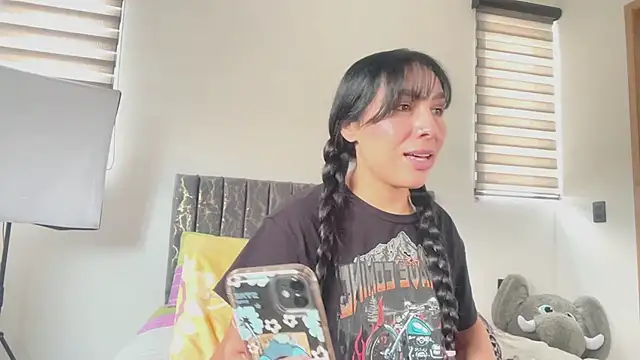 greciadom555 online show from October 2025 04:32:02 PM