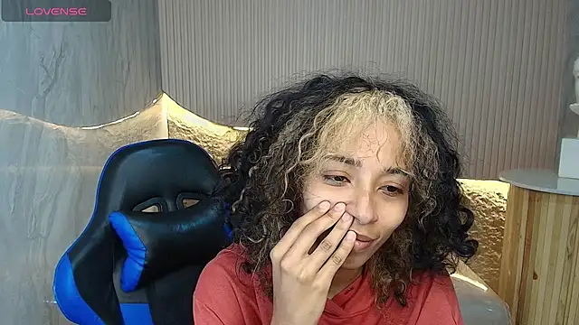 Snapshot of Agnis_ink_r chatting on November 2025 01:25:01 PM Agnis ink r online show from November 2025 01:25:01 PM