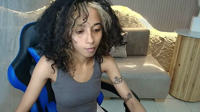 Snapshot of Agnis_ink_r chatting on October 2025 12:59:02 PM Agnis ink r online show from October 2025 12:59:02 PM