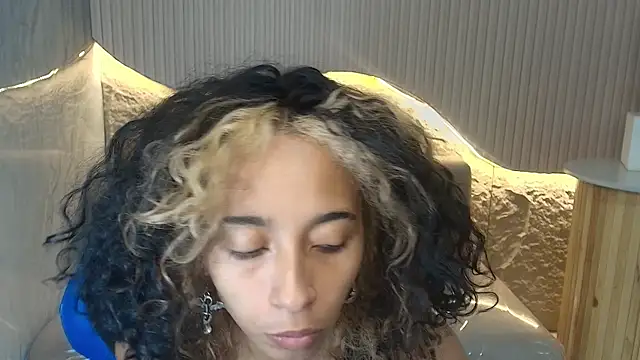 Snapshot of Agnis_ink_r chatting on October 2025 12:50:02 PM Agnis ink r online show from October 2025 12:50:02 PM