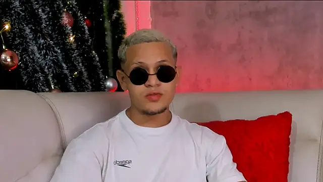 Snapshot of Manuel_FPG chatting on December 2025 01:49:02 AM Manuel FPG online show from December 2025 01:49:02 AM