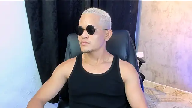 Snapshot of Manuel_FPG chatting on November 2025 02:48:01 AM Manuel FPG online show from November 2025 02:48:01 AM