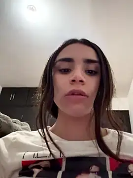 Snapshot of Ariovalle chatting on February 2026 06:02:02 AM Ariovalle online show from February 2026 06:02:02 AM