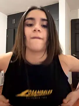 Snapshot of Ariovalle chatting on November 2025 07:45:01 AM Ariovalle online show from November 2025 07:45:01 AM