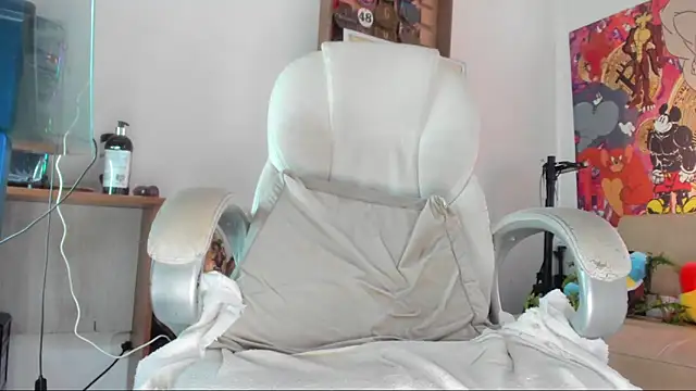 mila dash online show from October 2025 01:01:01 PM