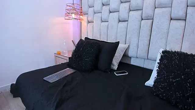 REINA ADAHARA online show from April 2026 12:03:01 AM