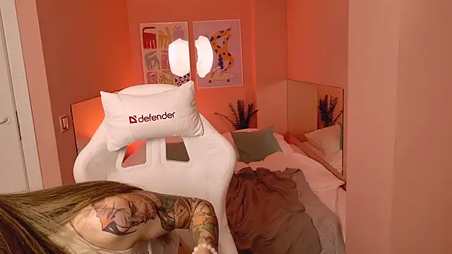 Snapshot of MiaGraham1 chatting on October 2025 03:35:01 PM MiaGraham1 online show from October 2025 03:35:01 PM