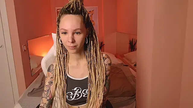 Snapshot of MiaGraham1 chatting on November 2025 05:49:02 PM MiaGraham1 online show from November 2025 05:49:02 PM